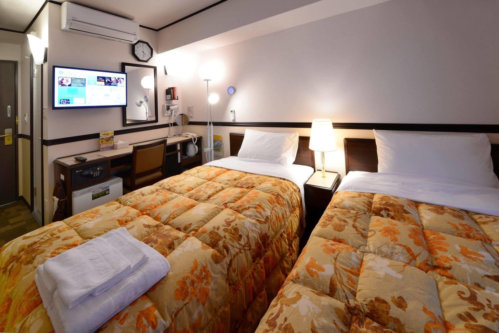 Toyoko Inn Takasaki Eki Nishi Guchi No 2 ภายนอก รูปภาพ